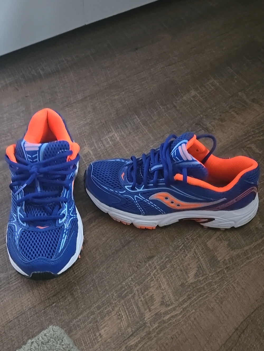 Saucony Womens Blue and Orange Athletic Sneakers 7.0
